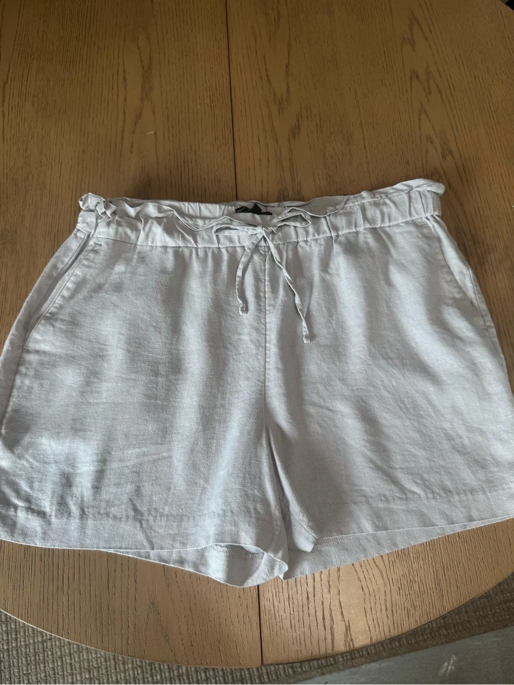 Banana Republic Linen Blend Pull-On Shorts -  Large Beige Paperbag Waist Casual